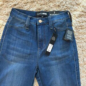 Fashion Nova Super Stretch High Rise Skinny Jeans - Size 3 - New With Tags